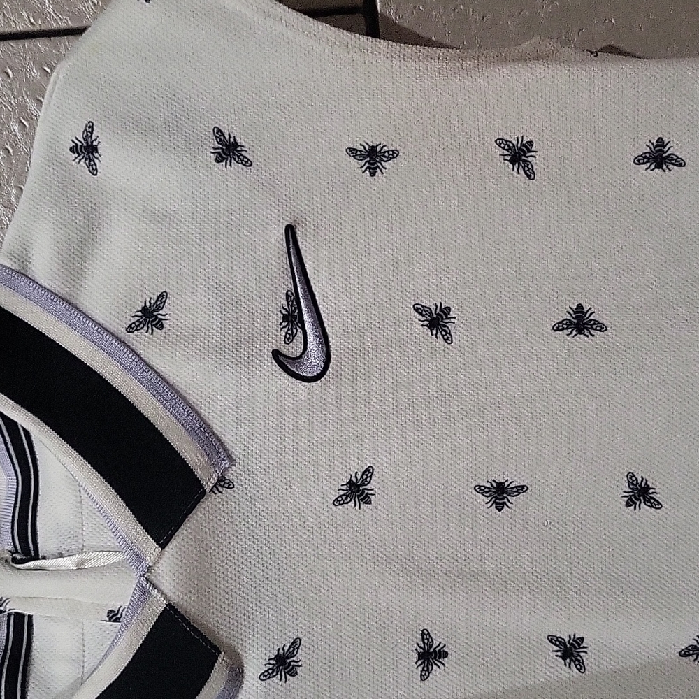 Nike Dri-Fit Small Cap Sleeve Top. White w/ Bee Print